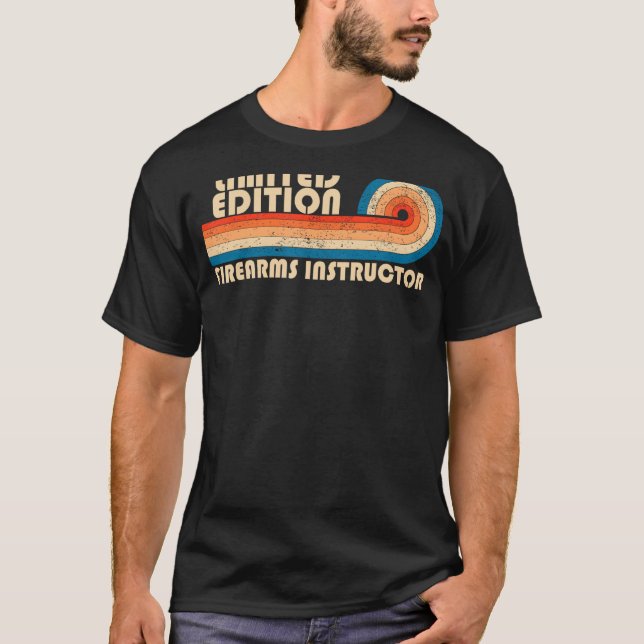 Camiseta FIREARMS INSTRUUCTOR Funny Job Profissão Bir (Frente)