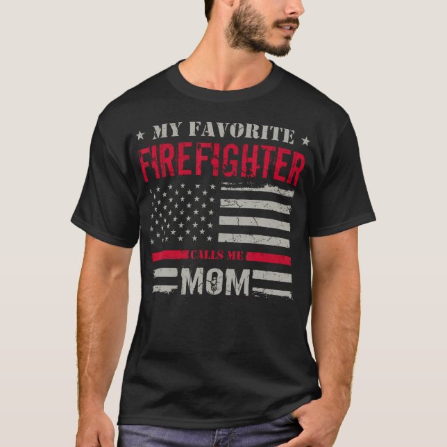 Camiseta Firefighter Calls Me Mom Fire Truck Firemen Fire R (Frente)