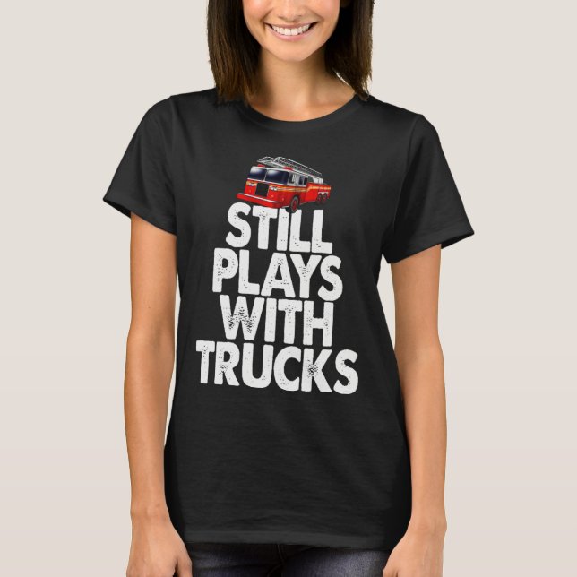 Camiseta Firefighter  I Still Play With Fire Trucks (Frente)