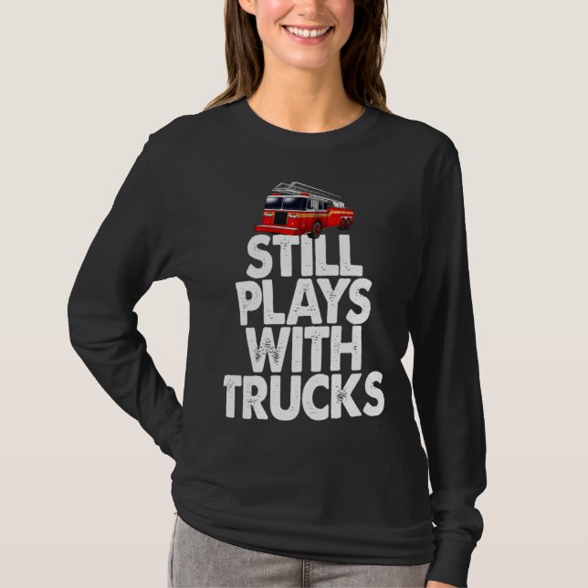 Camiseta Firefighter  I Still Play With Fire Trucks (Frente)