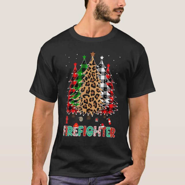 Camiseta Firefighter Leopard Red White Green Plaid Christma (Frente)