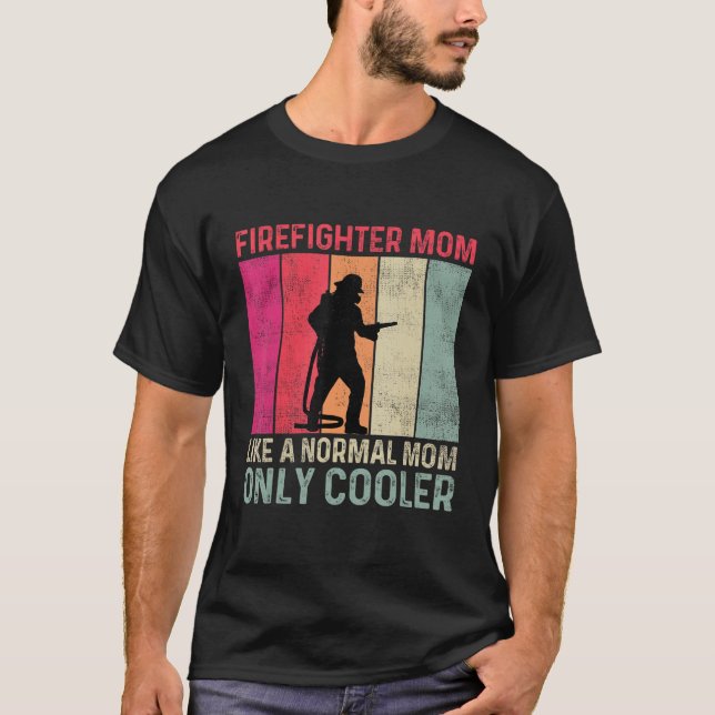 Camiseta Firefighter Mom Like A Normal Mom Only Cooler Moth (Frente)