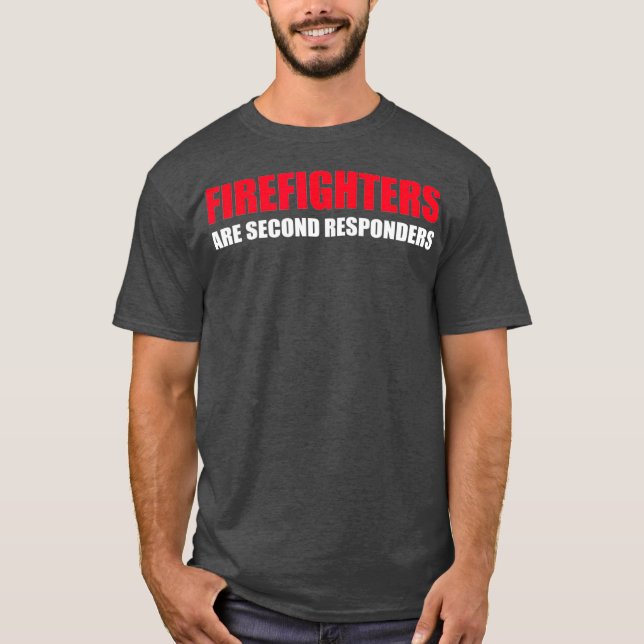 Camiseta Firefighters Are Second Responders Funny Police (Frente)