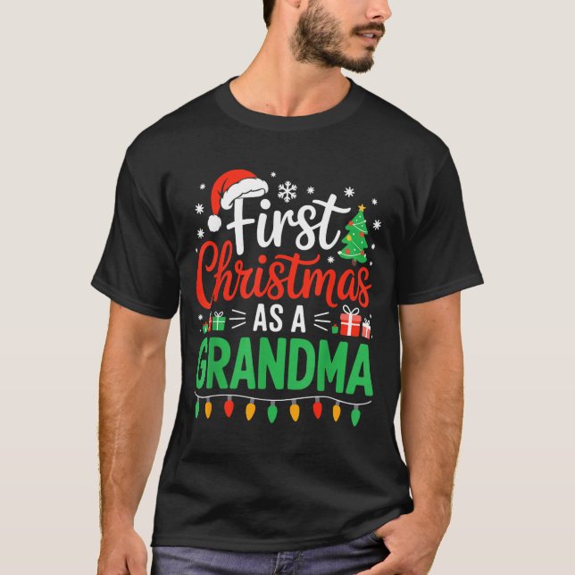 Camiseta First Christmas As A Grandma Matching New Nana Gra (Frente)
