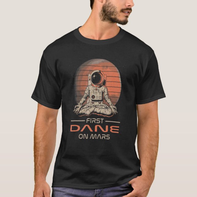 Camiseta First Dane On Mars  Space Theme Humor Galaxy Proud (Frente)