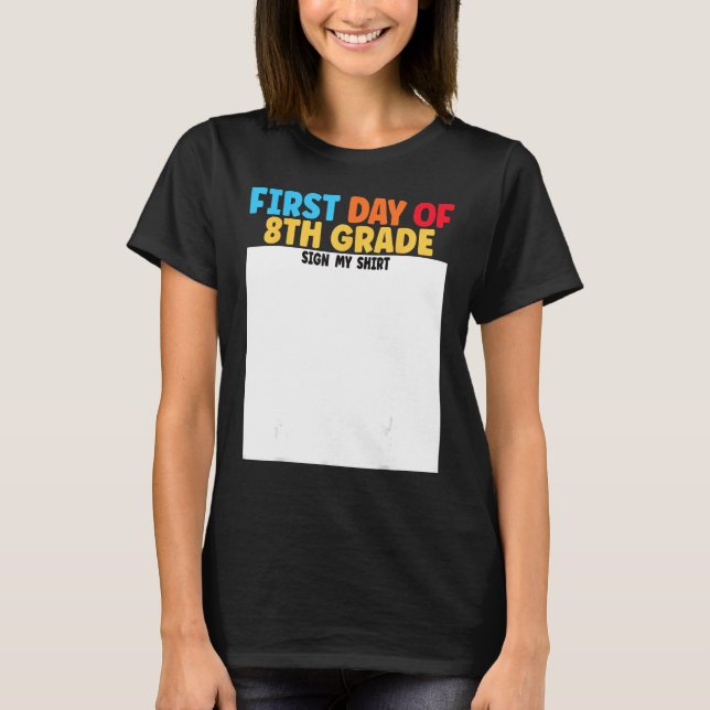 Camiseta First Day of 8th Grade Sign My  Graduation (Frente)