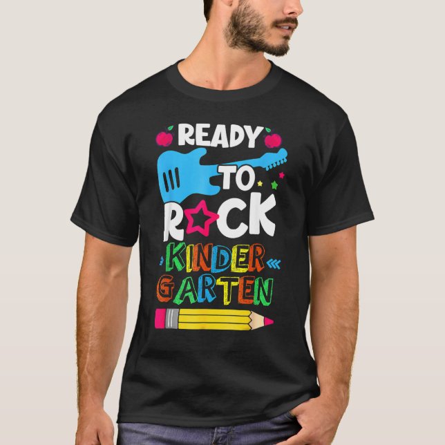 Camiseta First Day Of Kindergarten Ready To Rock Kindergart (Frente)