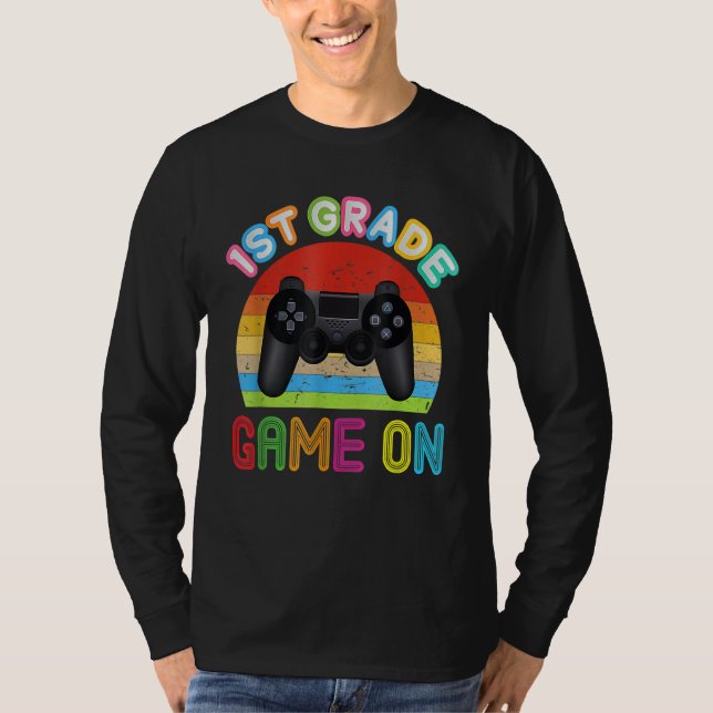 Camiseta First Grade Back To School Video Gamer Game On 1st (Frente)