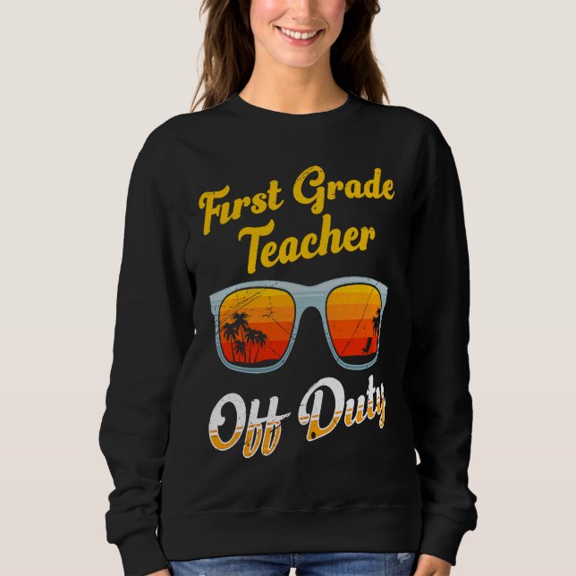 Camiseta First grade class teacher off duty holiday teacher (Frente)