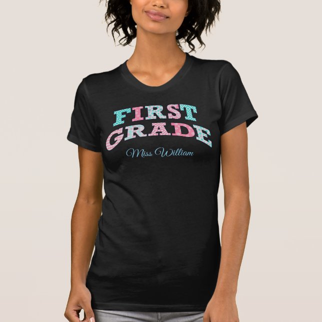 Camiseta First Grade Teacher Mr Johnson Custom School Class (Frente)
