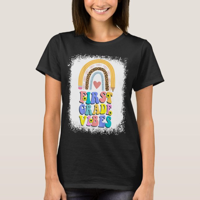 Camiseta First Grade Vibes Shirt, First Teacher (Frente)
