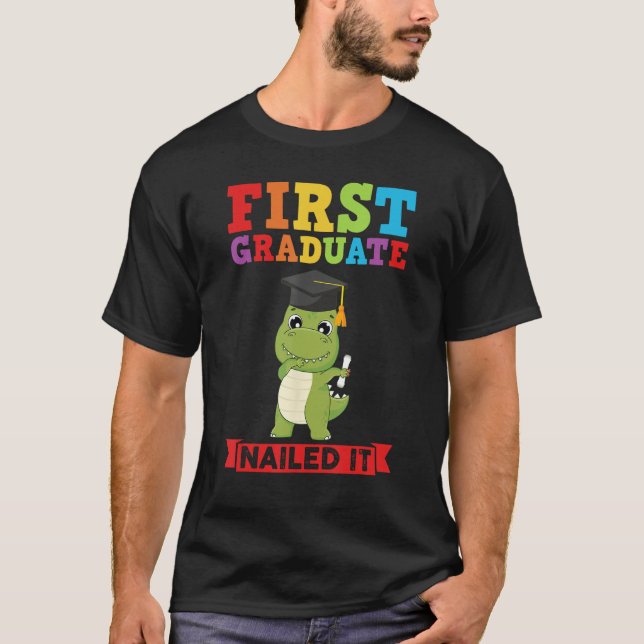 Camiseta first graduate nailed it first grade graduation (Frente)