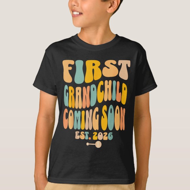 Camiseta First Granhild Coming Soon 2026 Baby Announcement  (Frente)