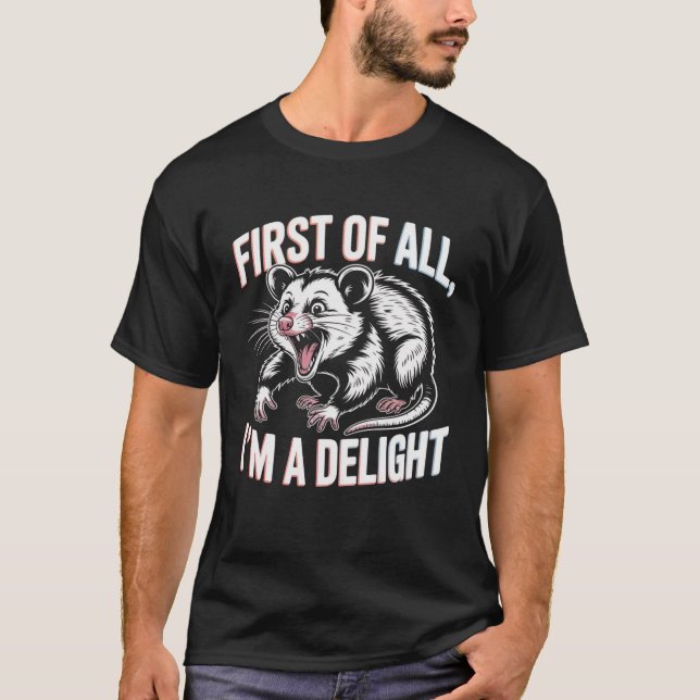 Camiseta First Of All I'm A Delight Funny Opossum Meme (Frente)