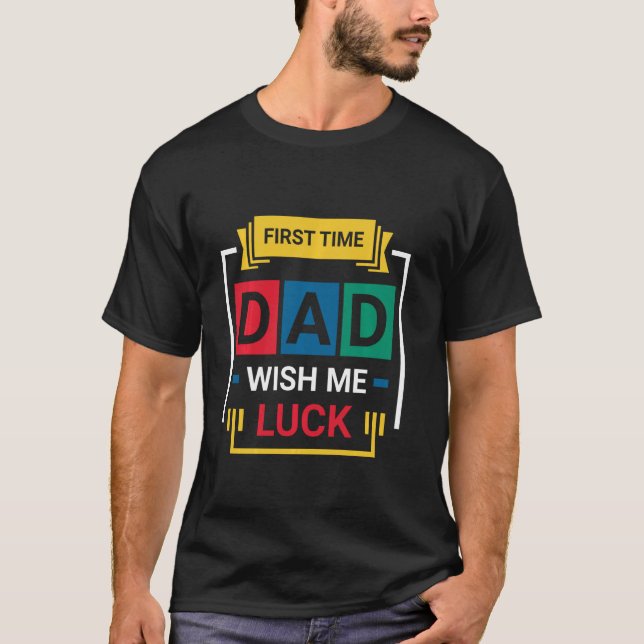 Camiseta First Time Dad Wish Me Luck Happy Father s Day Lon (Frente)