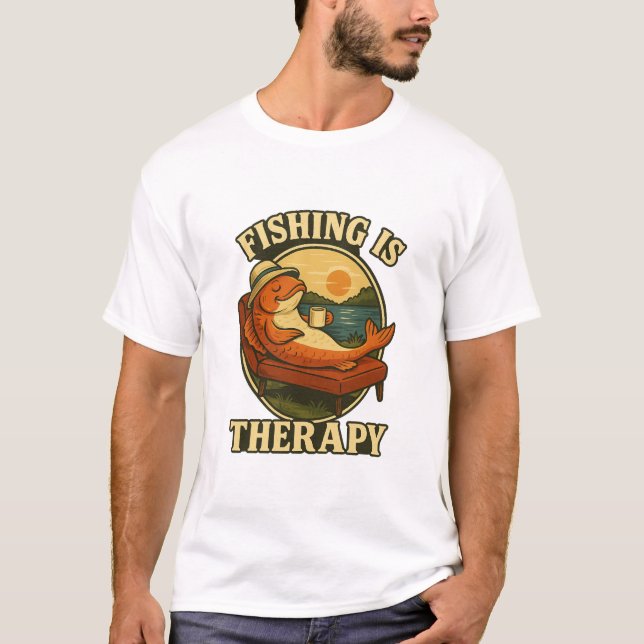 Camiseta Fishing Is Therapy | Funny Fish Couch Art (Frente)