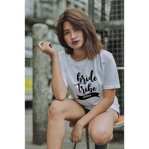 Camiseta Fita de Nome Personalizado Moderno Script Noiva Tr
