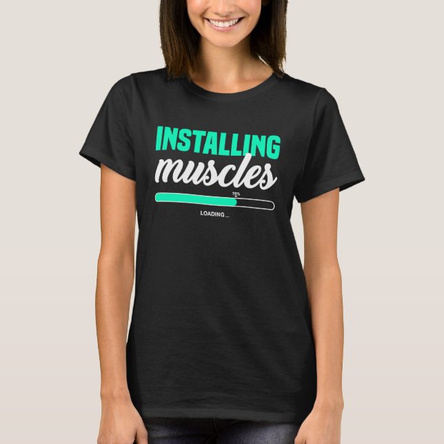 Camiseta Fitness Meme Installing Muscles Please Wait Bodybu (Frente)