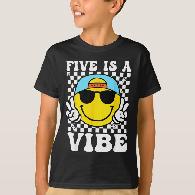 Camiseta Five Is A Vibe 5th Birthday Groovy Boys Girls 5 Ye (Frente)