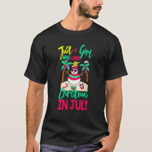 Camiseta Flamingo É Uma Menina Que Ama O Natal Em Julho