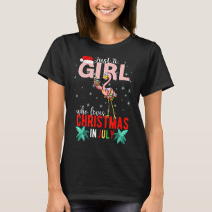 Camiseta Flamingo É Uma Menina Que Ama O Natal Em Julho