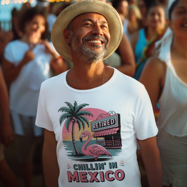 Camiseta Flamingo Expat Retirement Mexico Beach Life (smiling happy man wearing Retired in Mexico flamingo beach theme t-shirt)
