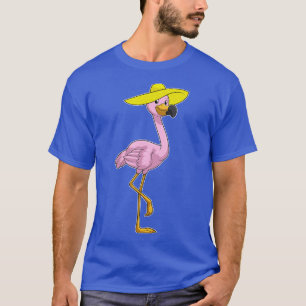 Camiseta Flamingo na praia com chapéu
