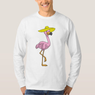 Camiseta Flamingo na praia com chapéu