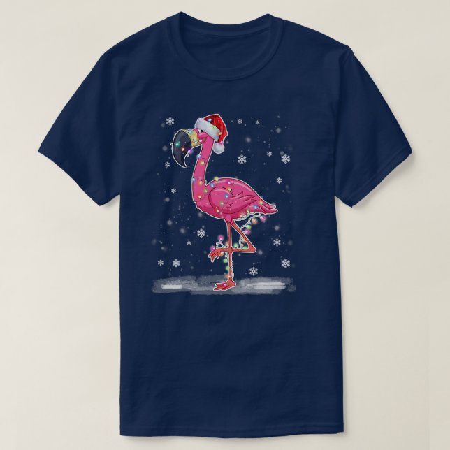 Camiseta Flamingo Rosa Fofo com Neve, Luzes e Chapéu de Pap (Frente do Design)
