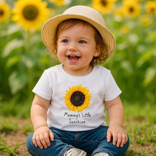 Camiseta Flor Amarelo-Bonito (Mommy's little sunshine, a darling sunflower t-shirt, perfect for any toddler girl. )
