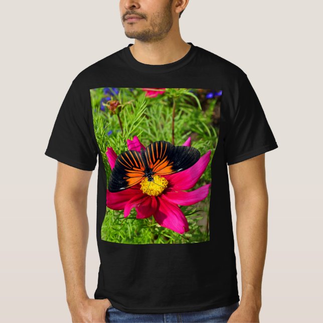Camiseta flor de áster mexicana com uma borboleta Doris Lon (Frente)