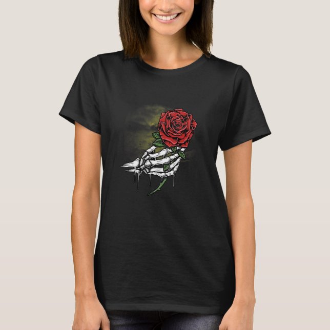 Camiseta Flor de Rosa Mão de Esqueleto Branco Segurando uma (Frente)