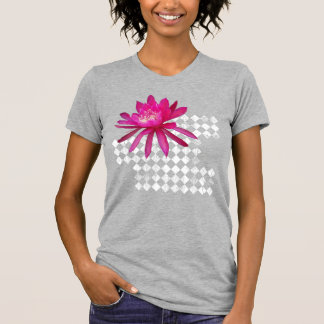 Camiseta Flor Tropical Rosa e Padrão de Diamante
