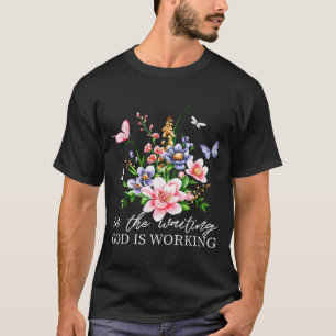 Camiseta Floral Na Espera Deus Está Trabalhando Fé Jesus C