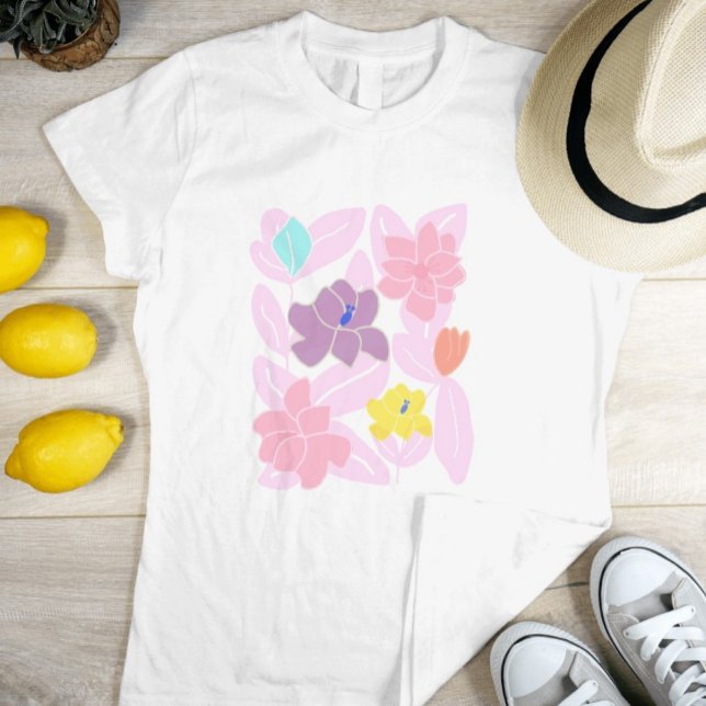 Camiseta Flores cor-de-rosa modernas moda feminina bonita (White pink floral t-shirt for women. Pretty watercolor pink yellow tshirt for fashion girls. )