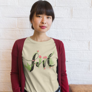 Camiseta Flores de Amor Desenhadas à Mão