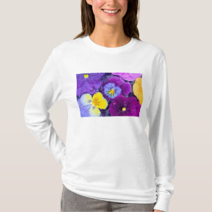Camiseta Flores de amor-perfeito flutuando em banho de páss