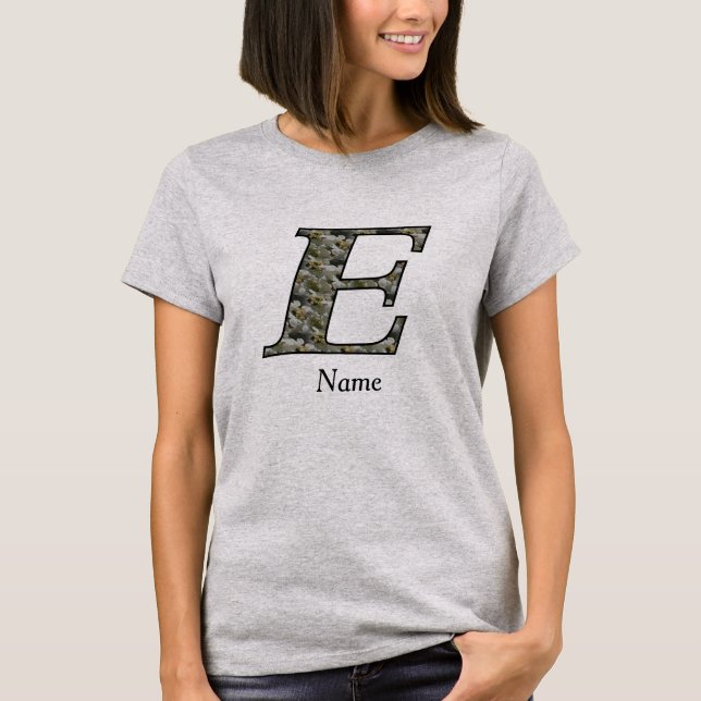 Camiseta Flores de Hortênsia com Inicial de Monograma E Per (Frente)