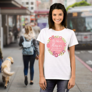 Camiseta Flores e folhas decoradas em cores naturais T-S