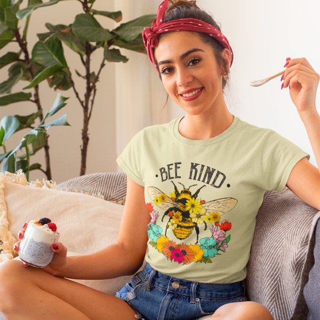 Camiseta Flores Silvestres Gráficas Seja Gentil (Criador carregado)