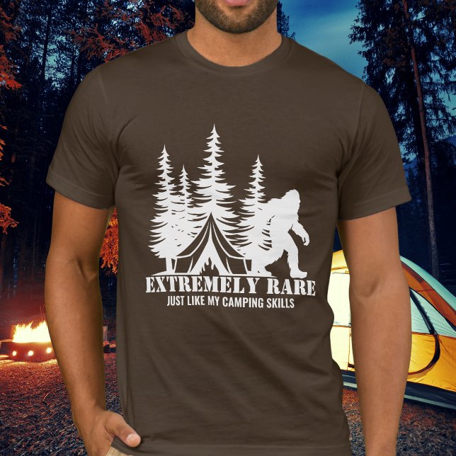 Camiseta Floresta de Acampamento do Pé Grande Extremamente  (Criador carregado)