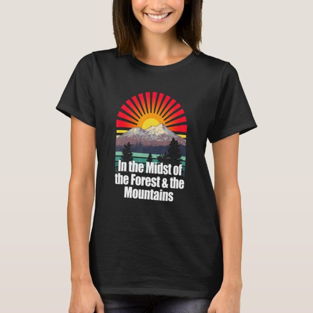Camiseta Floresta do Acampamento Hiker, nas Montanhas, subi (Frente)