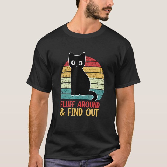Camiseta Fluff Ao Redor E Descubra O Gato Preto Retro De Ki (Frente)
