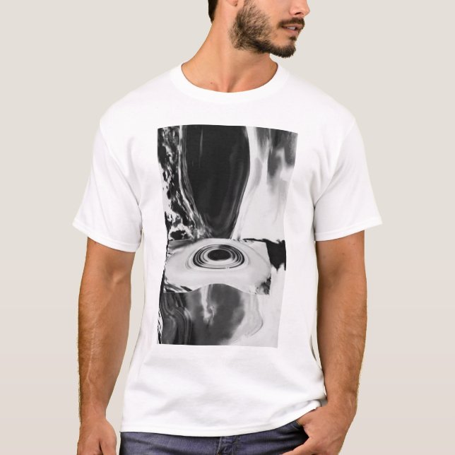 Camiseta Flutuação em um oceano cósmico (Frente)