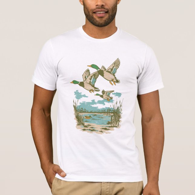 Camiseta Flying Ducks Wetland Wildlife Nature Hunting Outdo (Frente)