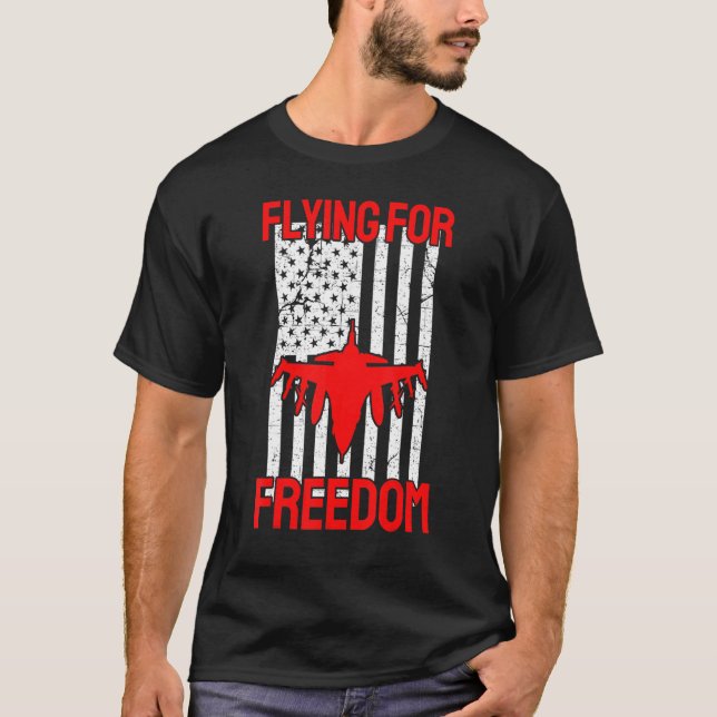 Camiseta Flying for Freedom American Flag 4th of July Fight (Frente)