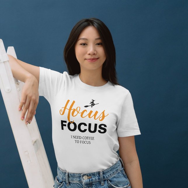 Camiseta Foco Halloween, Preciso De Café Para Focar (Criador carregado)