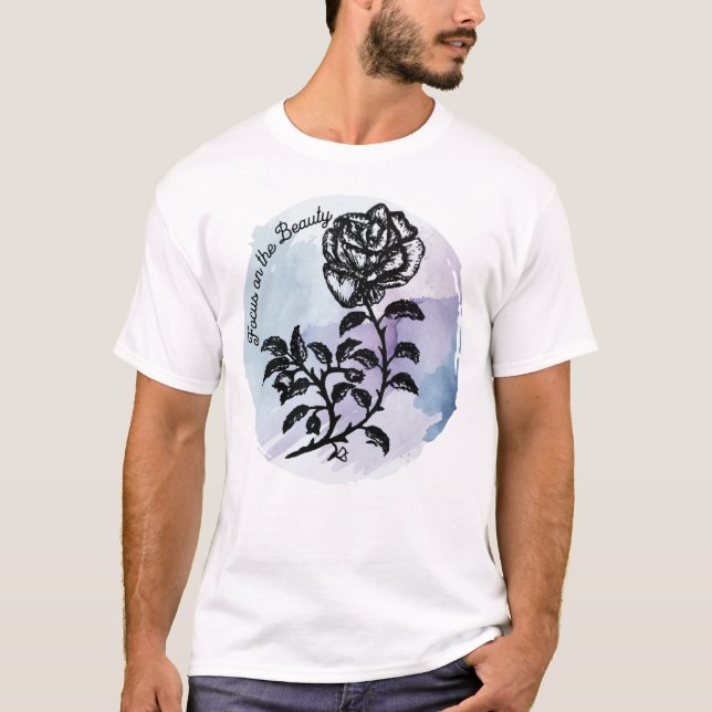 Camiseta Foco na Caneta de beleza e na Rosa de tinta azul (Frente)
