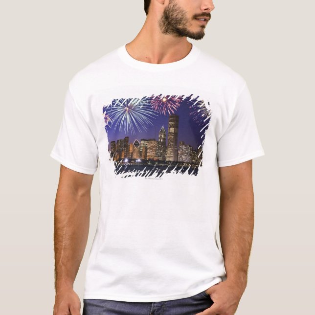 Camiseta Fogos-de-artifício sobre a skyline de Chicago (Frente)