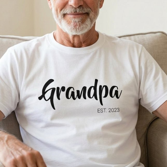Camiseta Fonte Black Script Estabelecido Avô (Black Script Established Grandpa T-Shirt)